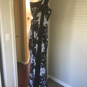 BCBG Never work Black & White Dresss